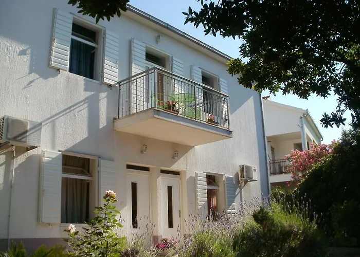 Grgin Apartment Kastela